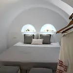 Enalios House *